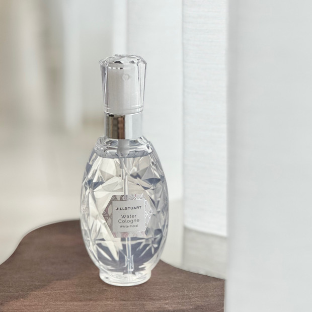ジルスチュアートから、夏にぴったりのウォーターコロンが登場！ 純白