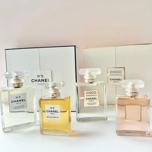 シャネルのホリデー限定パッケージのフレグランス、ボディオイルを