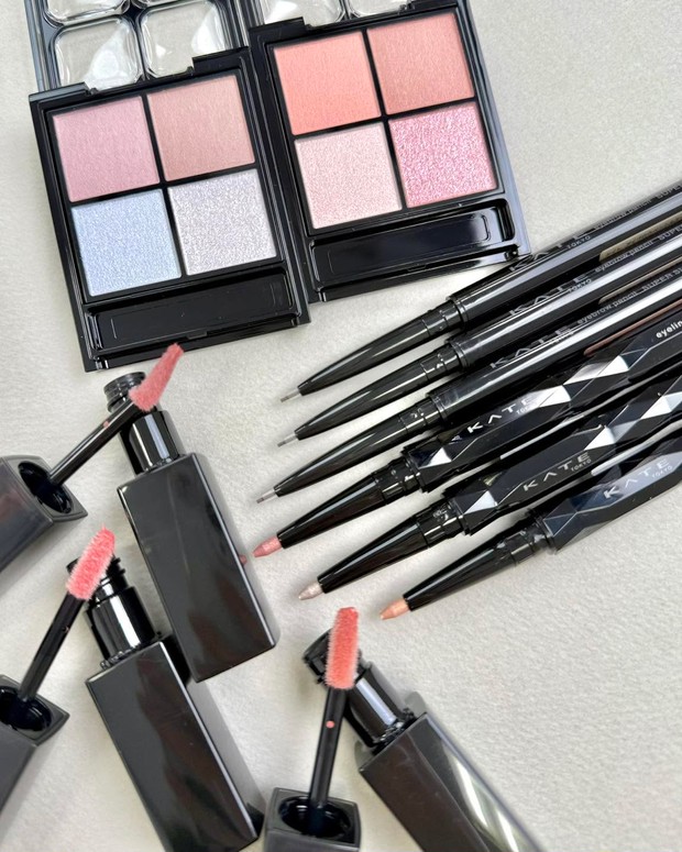 ケイトの新作「リップモンスター クリスタルポッド」をスウォッチ