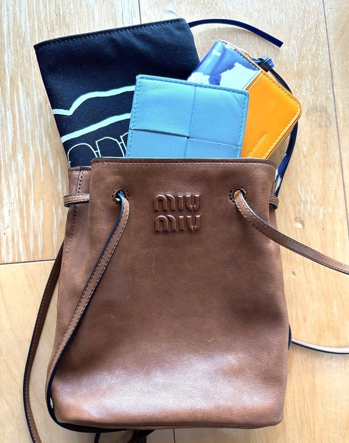 ミュウミュウ】のミニバッグが軽くて万能、快適すぎた話 #深夜の