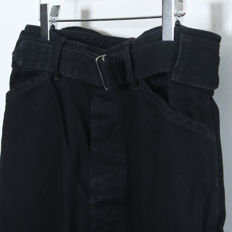 COMOLI (コモリ) ブラックデニム ベルテッドパンツ