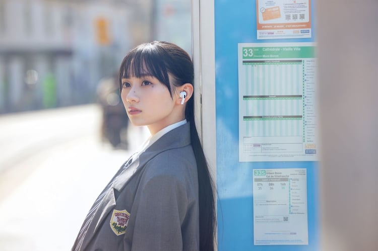 乃木坂46川﨑桜、見たことあるグレーの制服姿 | JOYSOUND 音楽ニュース