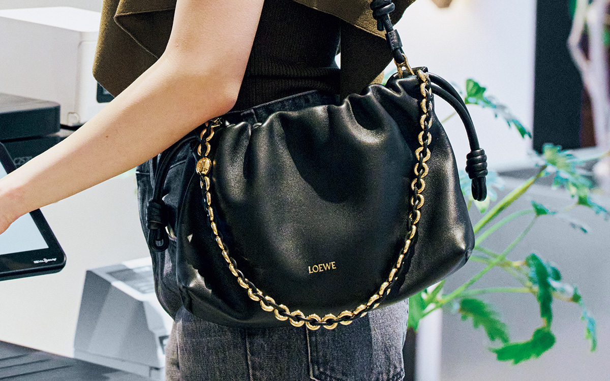 ロエベ】人気バッグ・フラメンコの新作は洒落感満点！【投資名品