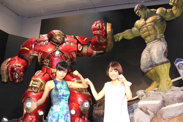 小島瑠璃子＆小林麻耶、実物大ハルクバスターVS.ハルクの迫力に