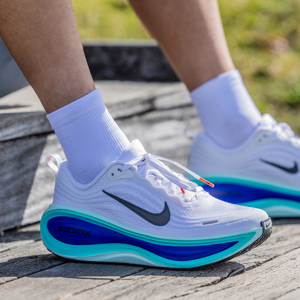 ナイキ VOMERO PLUS ズーム ボメロ プラス HV8150-104 メンズ 陸上