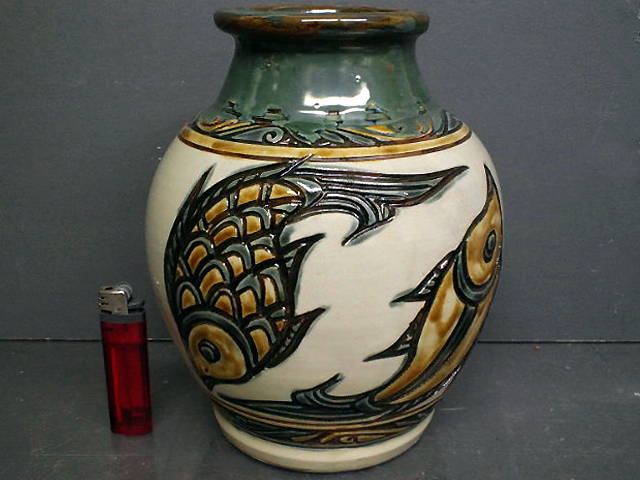 新品】◎人間国宝・金城次郎の長女 【宮城須美子】作 21cm 線彫り 魚文