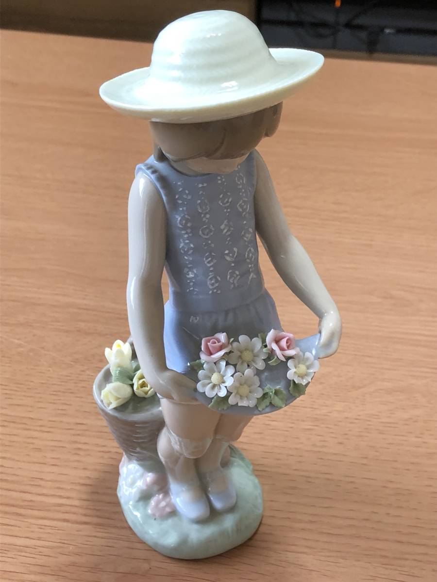 リヤドロ No.1284 「スカートに花いっぱい」 フィギュリン ジャンク