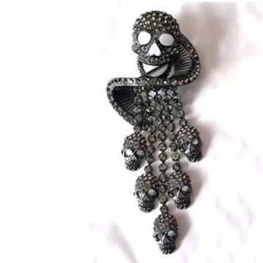 Butler and wilson brooch - Gem