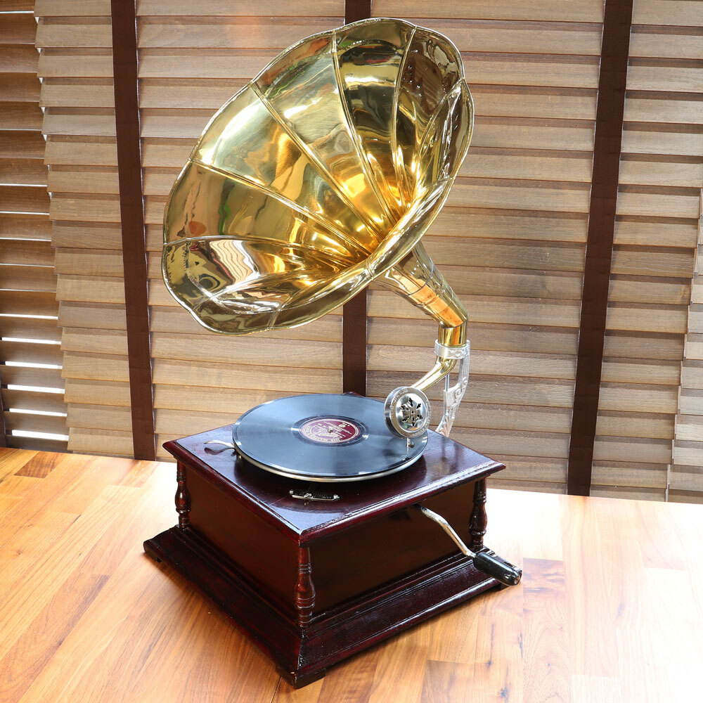 インテリアにいかがでしょう【究極のアンティーク】昔ながらの蓄音機