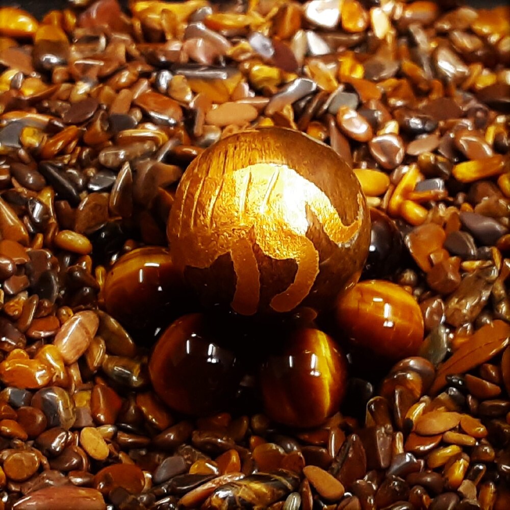 寅の金運力］五黄土星の寅年 白虎 金彫タイガーアイ 虎目石 置物 36年