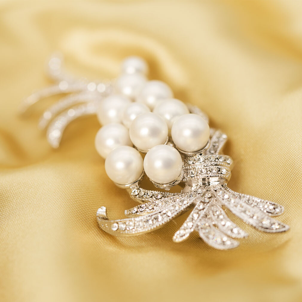 デバリエ]ブローチ レディース パールブローチ 女性 入学 卒業 お祝い