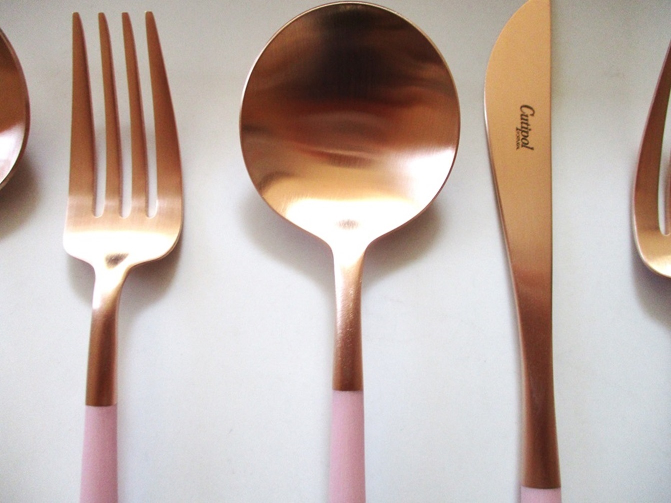 ブランドリボン、ブランド手提げ紙袋、ブランドボックス付属