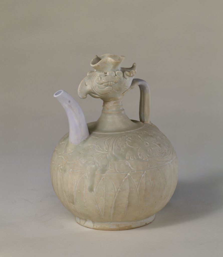 西村窑青白釉刻花凤头壶- 故宫博物院