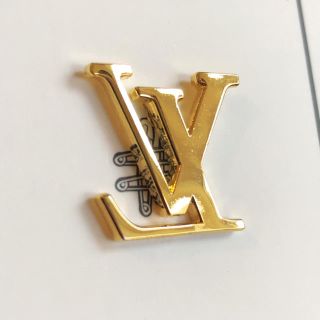LOUIS VUITTON（バッジ/ピンバッジ）のフリマアイテム一覧