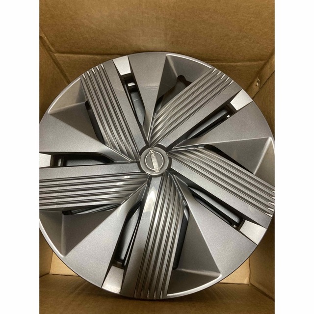 新車取外し16インチ (日産ノート) ホイールカバー ホイールキップ 送料