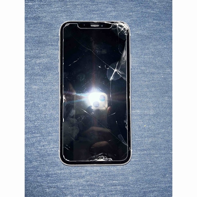 Apple iPhone XR ホワイト SIMロック解除済み 画面ヒビ割れ有り Apple