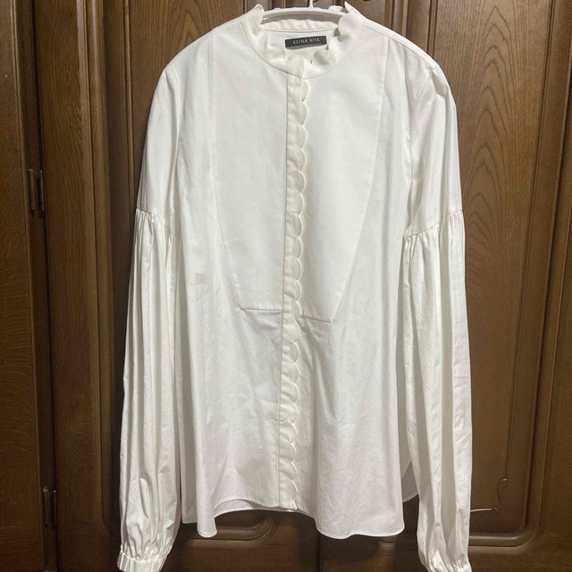 K41 M ケイナリタ スカラップパフスリーブ ブラウス ホワイト