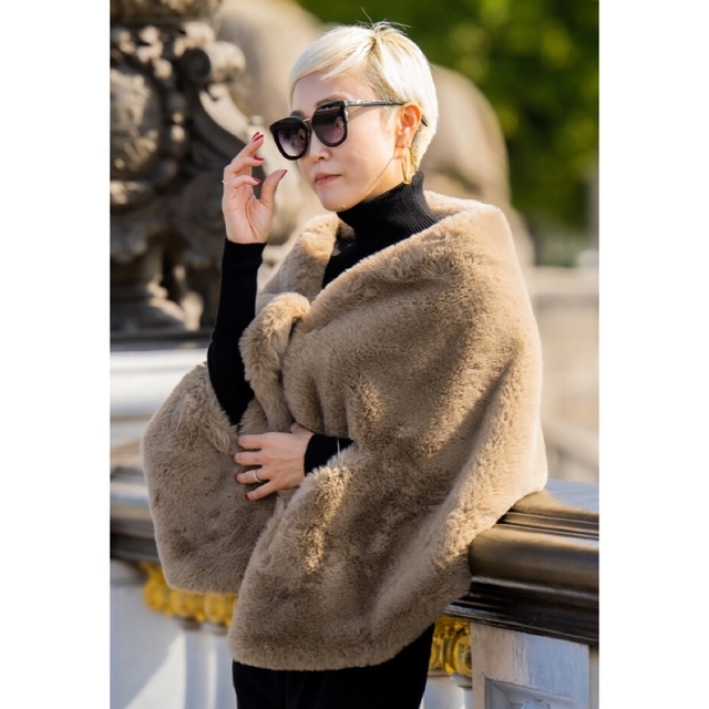 美品♡JENNE ジェンヌ リッチボリューム ファーケープ ベージュの通販