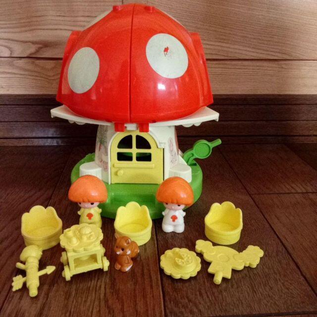 881【きのこのレストラン】白と黄色い服のきのこちゃん付きの通販 by