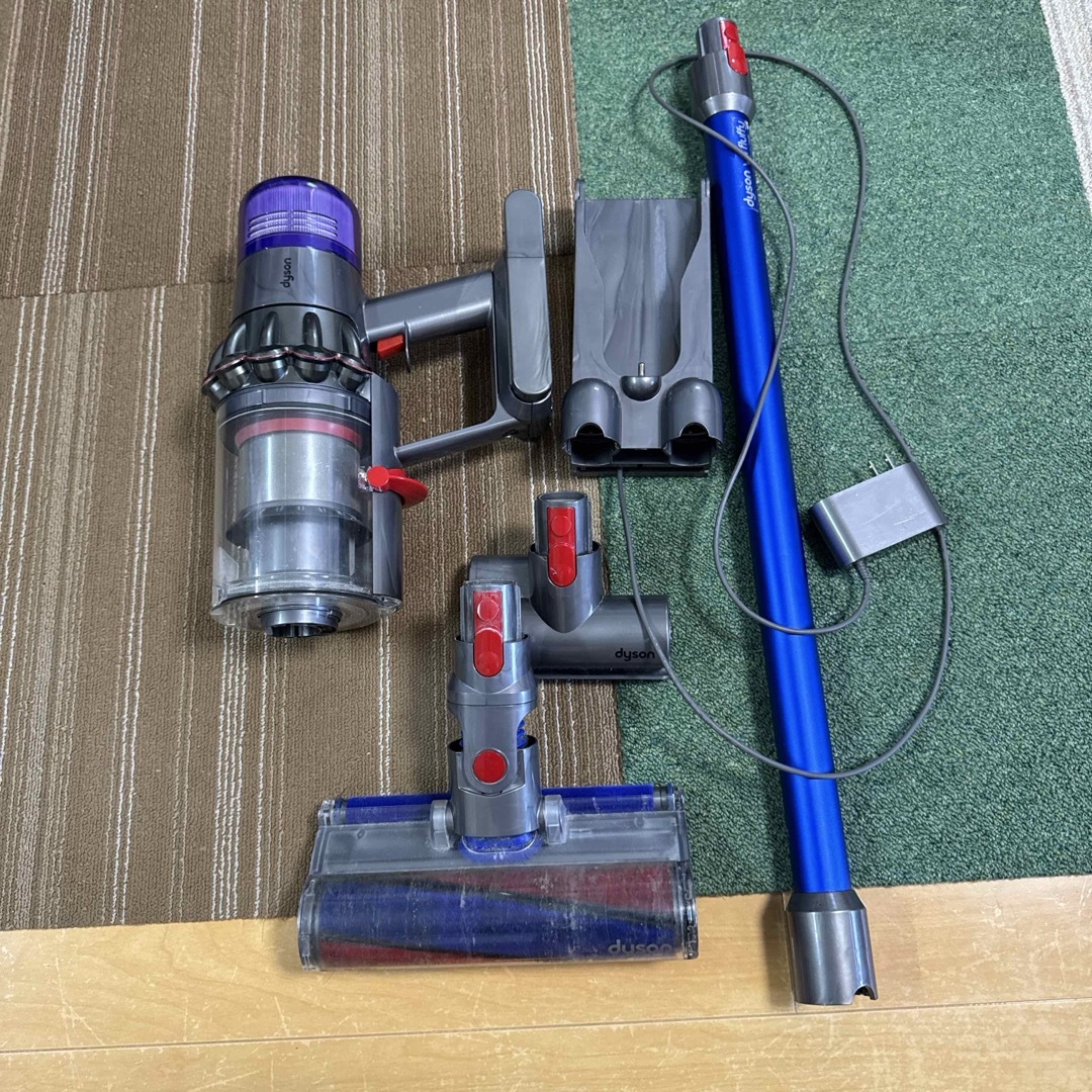 Dyson - ダイソンsv14コードレスクリーナー ジャンク品の通販 by