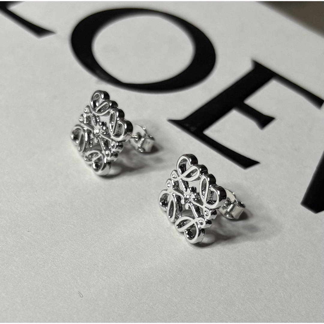 LOEWEスターリングシルバー片耳 ピアス定価11万円 LOEWEスターリング