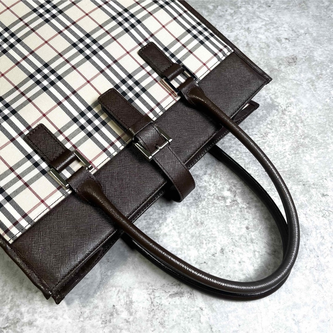 BURBERRY - 【極美品】BURBERRY ハンドバッグ ノバチェック ボックス型