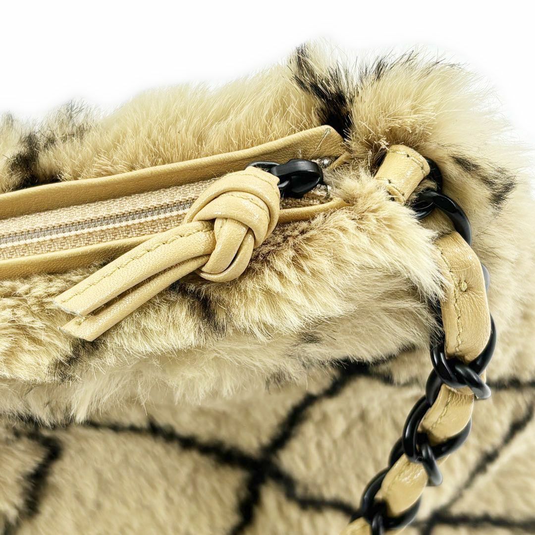 CHANEL - 【美品】シャネル チェーンショルダーバッグ ラパンファー