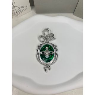 Vivienne Westwood（ブローチ/コサージュ）のフリマアイテム一覧