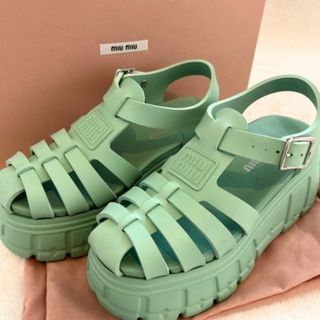 MIU MIU（靴/シューズ ・ グリーン・カーキ/緑色系）のフリマアイテム一覧
