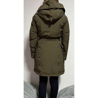 CANADA GOOSE（ダウンジャケット ・ グリーン・カーキ/緑色系）の