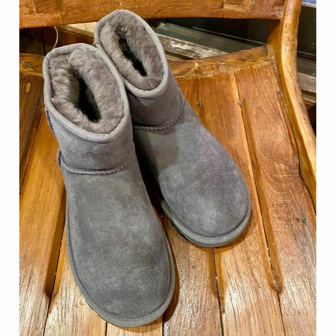 UGG - 超美品✨23⇒22靴下～✨UGG✨クラシック ミニ ✨ムートンブーツ