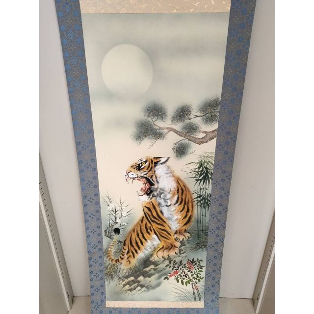 掛け軸 万葉 猛虎之図 絹本 希少 軸装 茶道具 掛軸 美品 です。 掛け軸