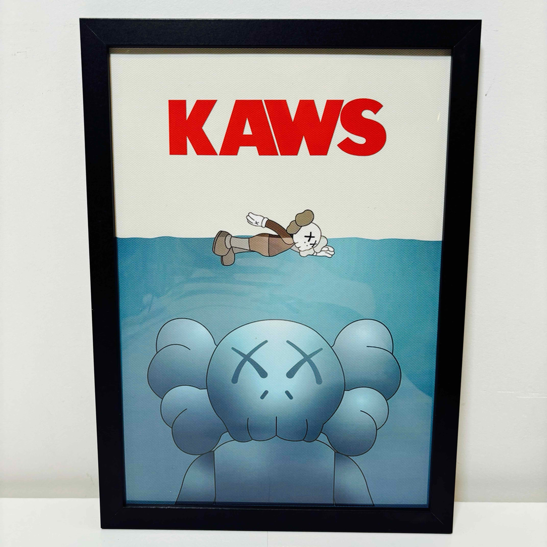 黒額付きポスター】KAWS(カウズ)47ベアブリック(A4サイズ)の通販 by