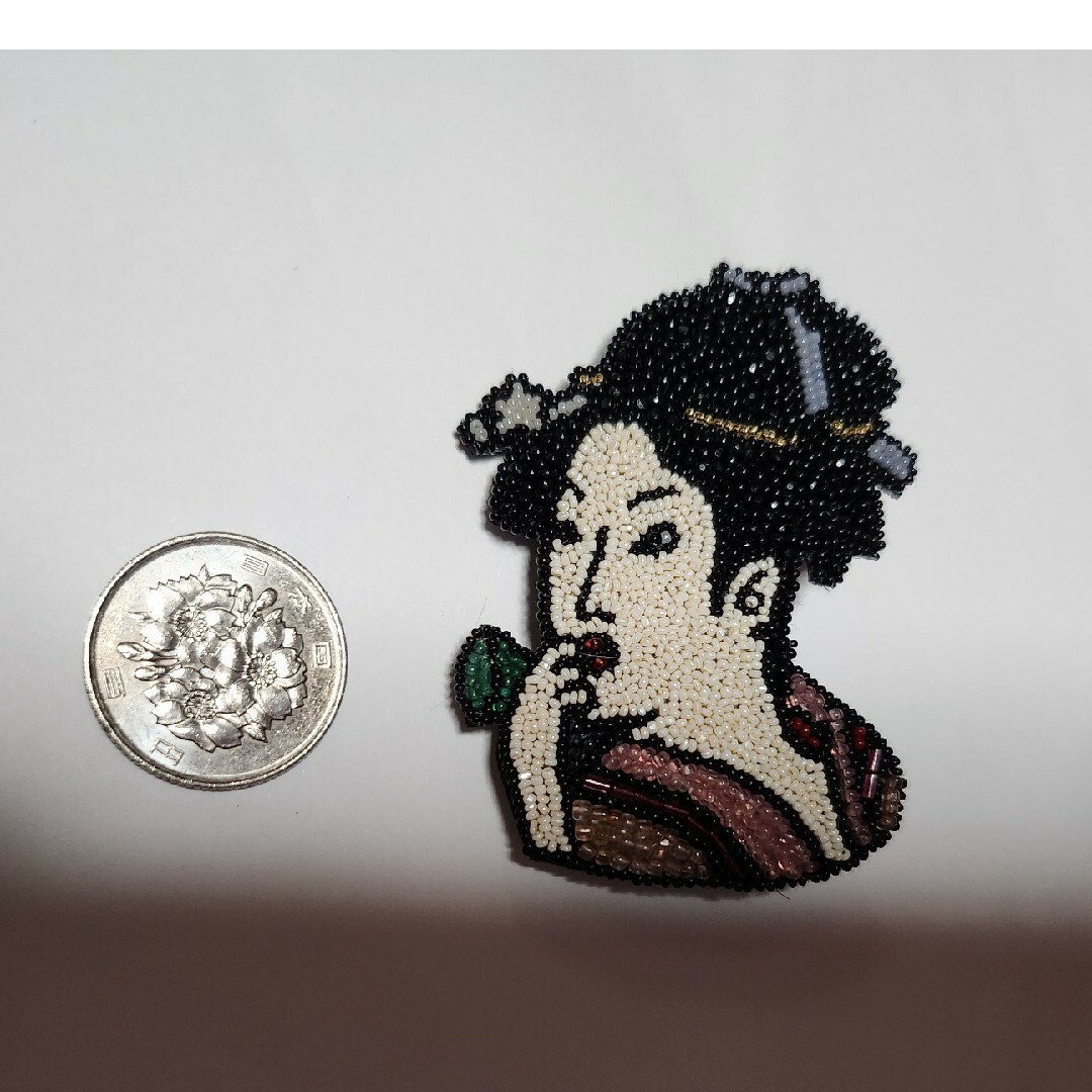 メゾン・デ・ペルル】小林モー子 ビーズブローチ ポッペンを吹く娘