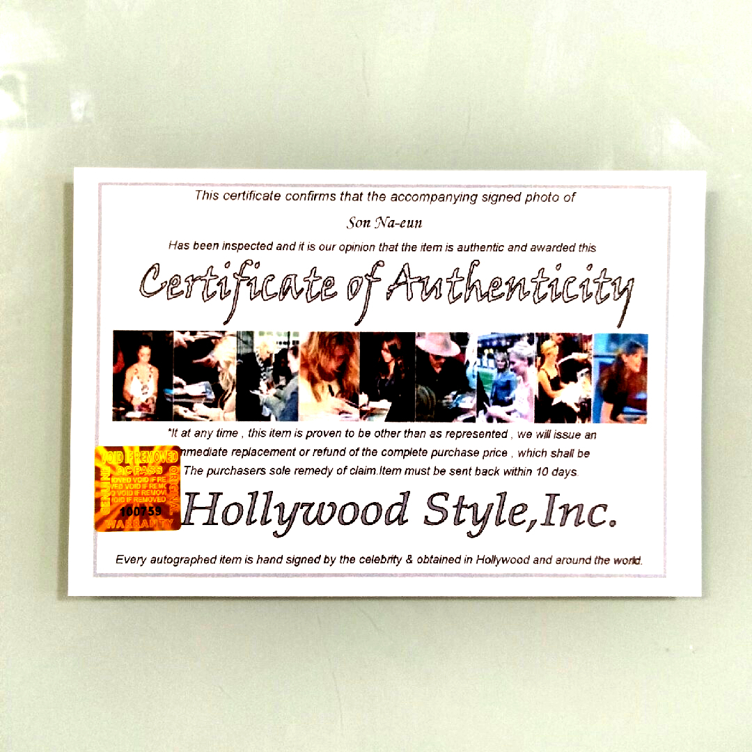 ソン・ナウン直筆サイン入り2Lサイズ写真… Son Na-eun…Apink…の通販 by