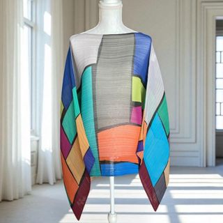 PLEATS PLEASE ISSEY MIYAKE（ポンチョ）のフリマアイテム一覧