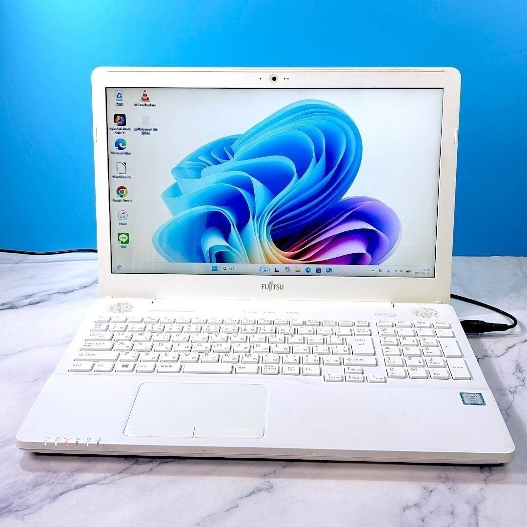 富士通 - 美品☆Corei7・8GB・SSD512・Win11・ホワイト・ノート