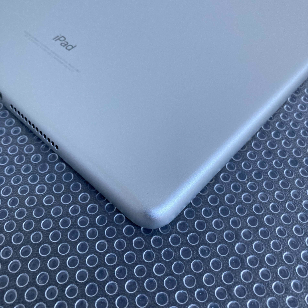 4001 極美品新品級☆iPad5 第5世代 32GB WIFIモデル☆