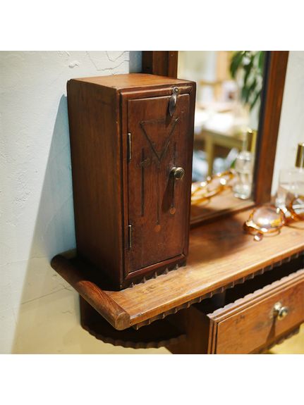 ヴィンテージ 壁掛ドレッサーケース（家具）｜Madu（マディ）｜HAKKA