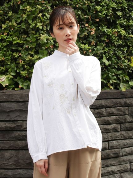 コットンサンドウォッシュ テンドリルブルーム刺繍バンドカラー