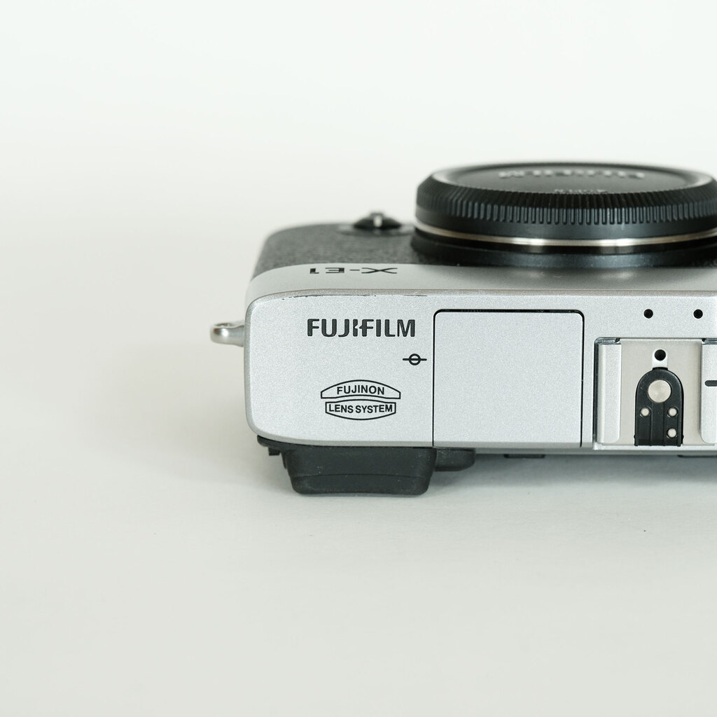 FUJIFILM X-E1 シルバーの出品 | ONE SCENE（ワンシーン）