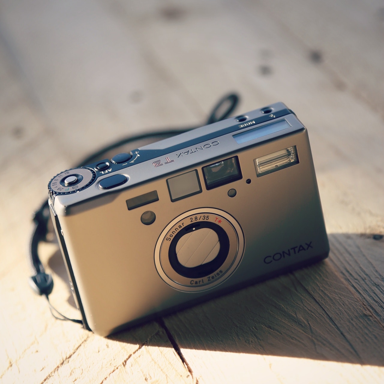 CONTAX T3を徹底解説。T2からの進化点や中古価格・使い方まで | ONE