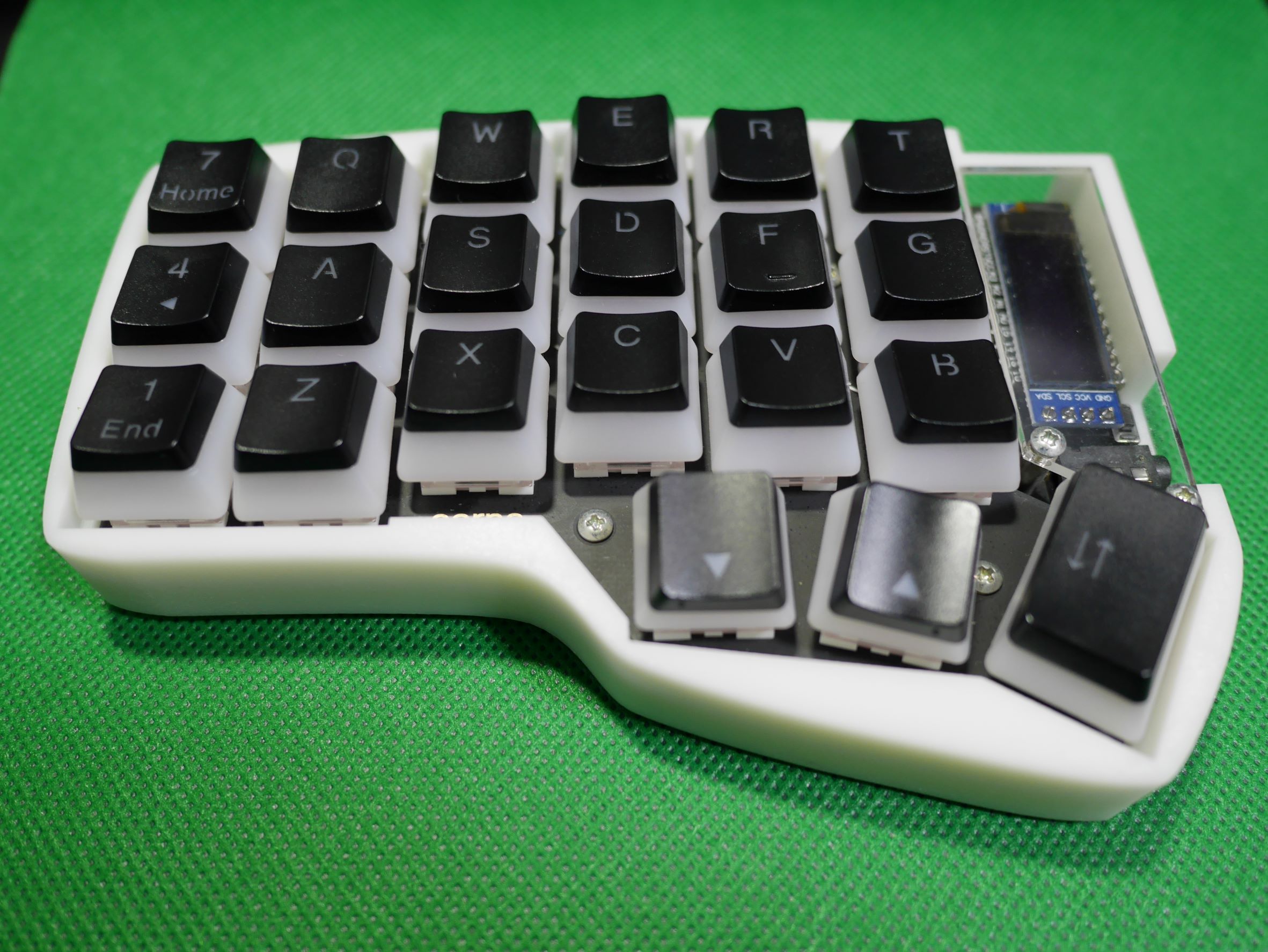 Simple Corne Cherry V3 Case (Left) - DMM.make クリエイターズマーケット