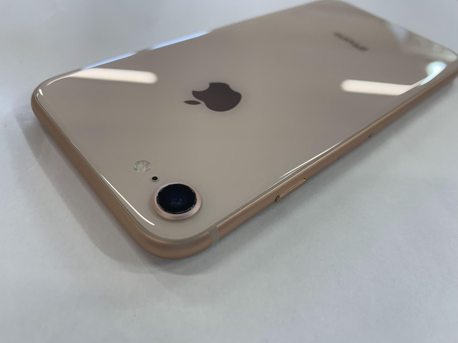 ♫ 美品 Apple iPhone 8 ゴールド 64GB Apple iPhone 8 64GB - Space