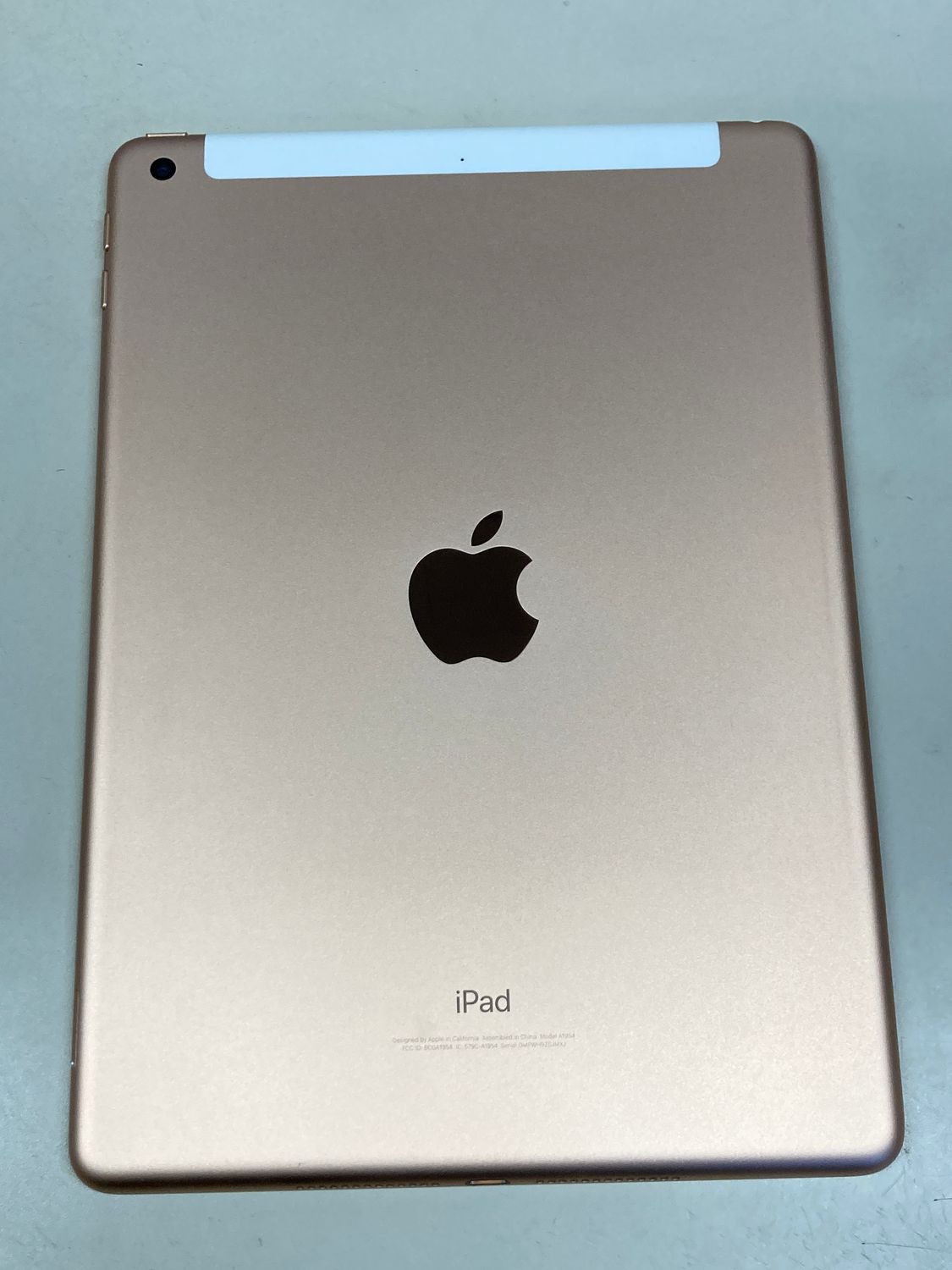 ムスビー｜新品同様品 電池100% SIMフリーapple iPad (第6世代) 32GB