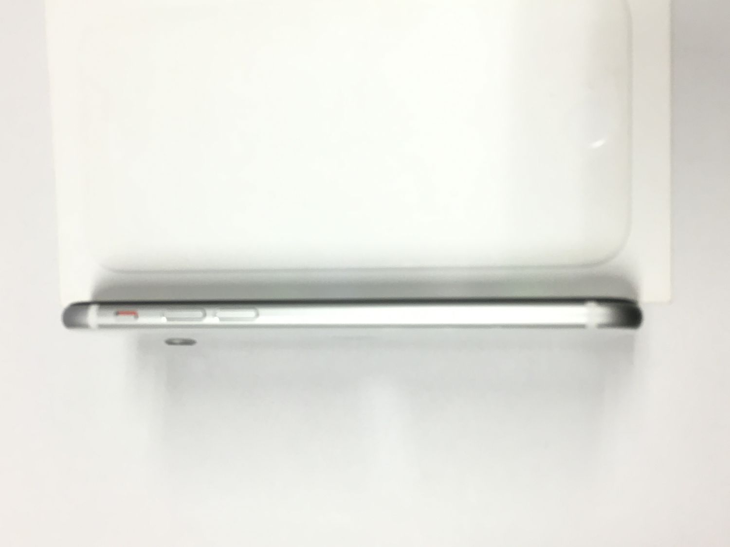 ムスビー｜【動作可・電池100％】外装美品 SIMフリー iPhone SE 第2