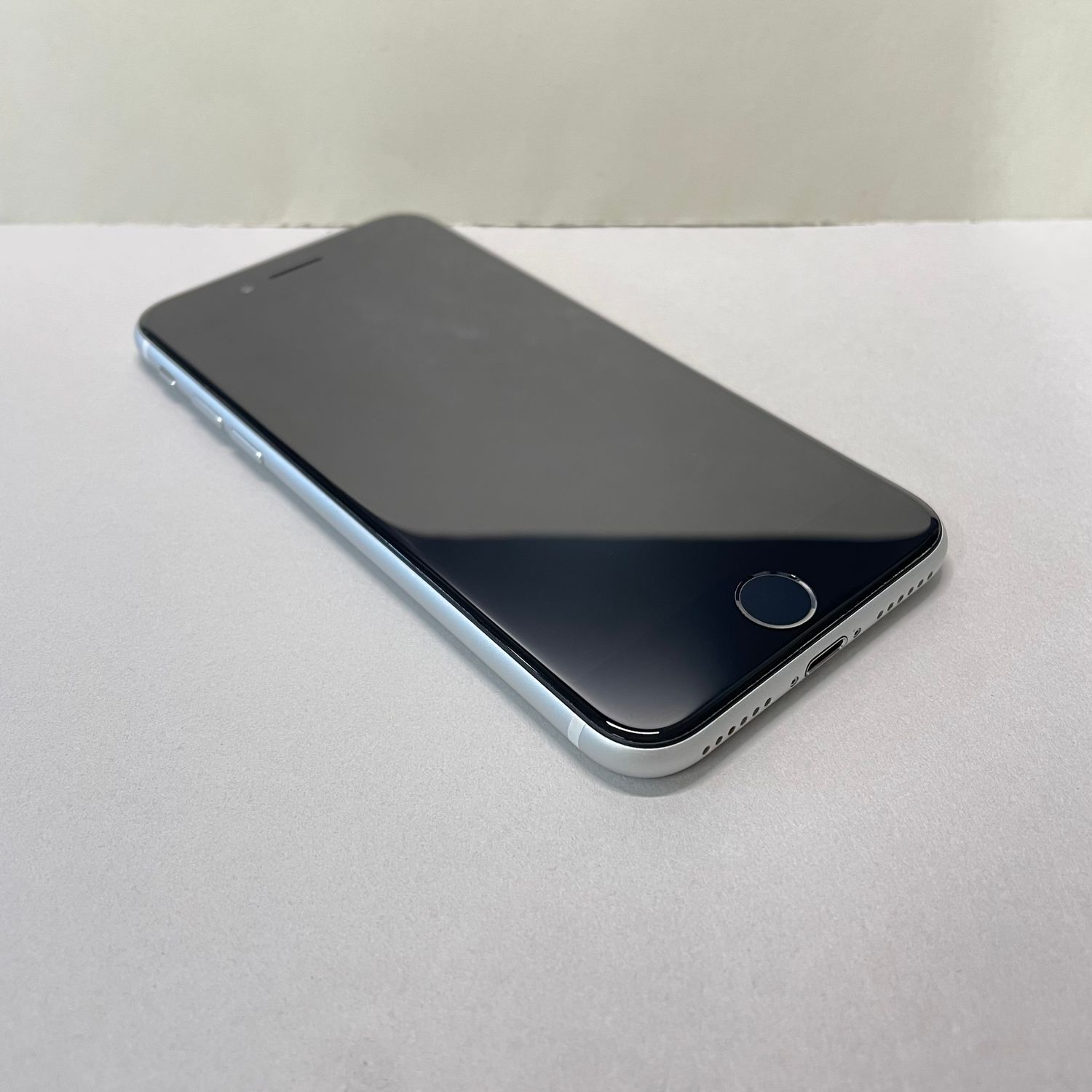 ムスビー｜[AT Shop Otsuka]iphone SE2 64GB SIMフリ－224バッテリー