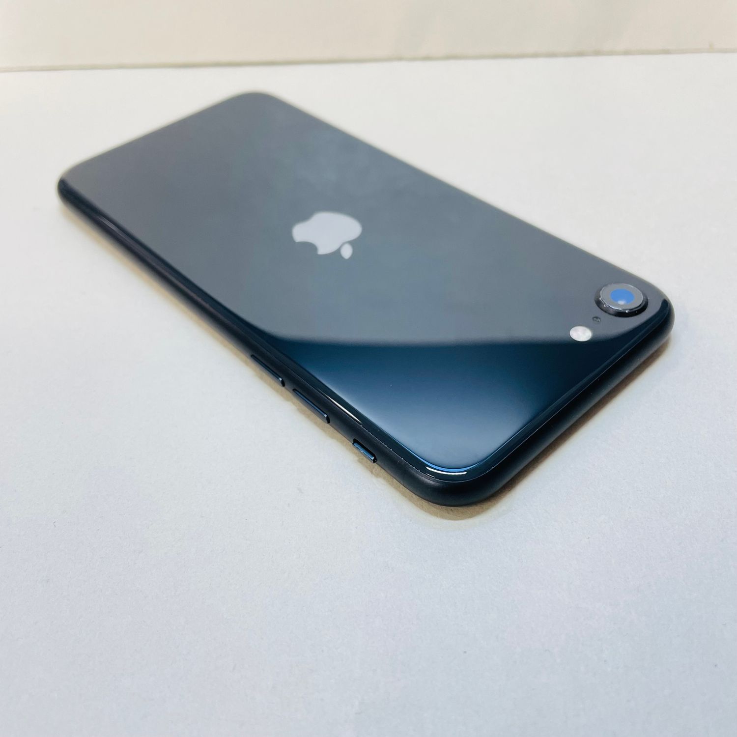 ムスビー｜iphone SE2 128GB SIMフリ－1117バッテリー100%【iPhone SE