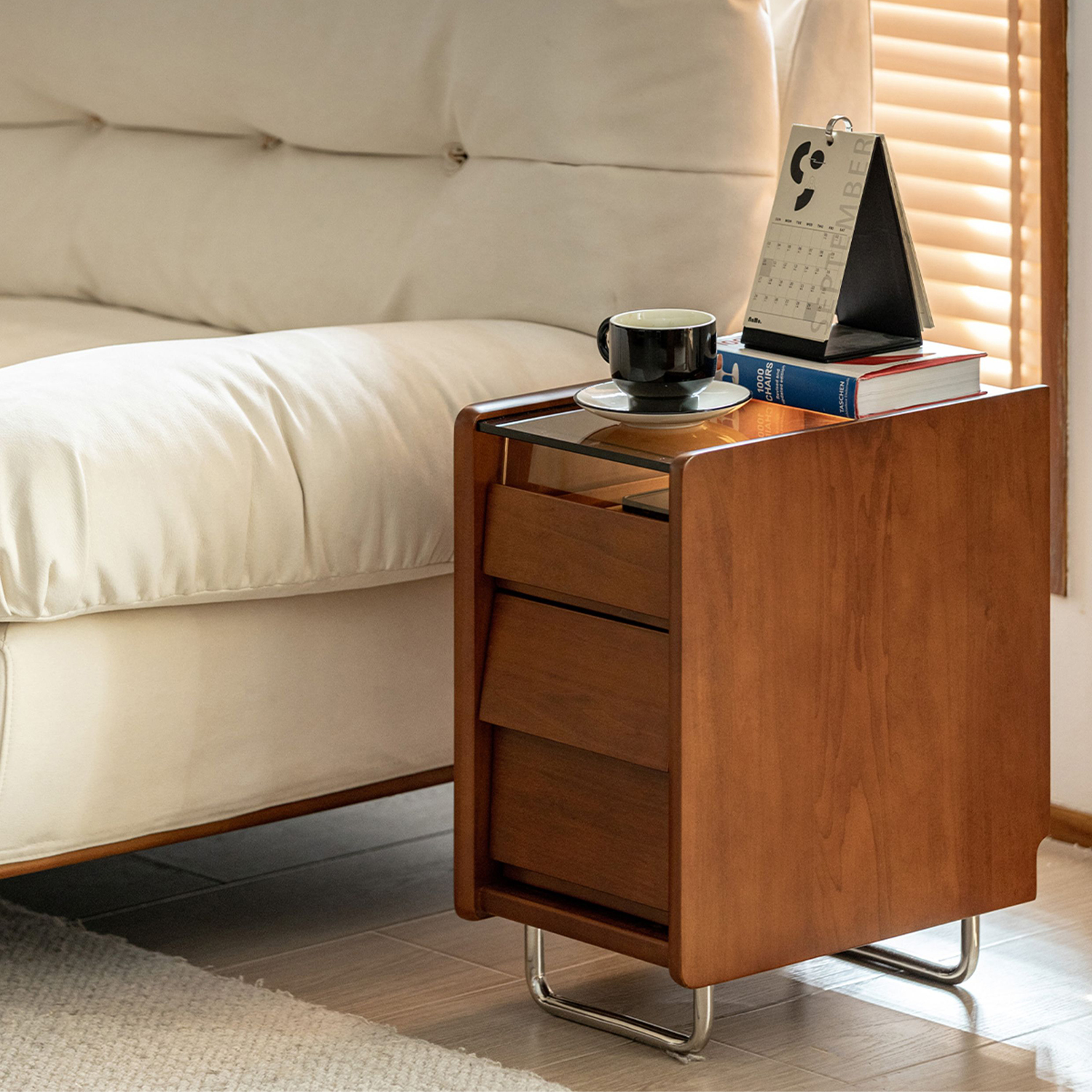 Woody Prime Boxツゲ材 スリムナイトテーブル | 小さな空間に収まる