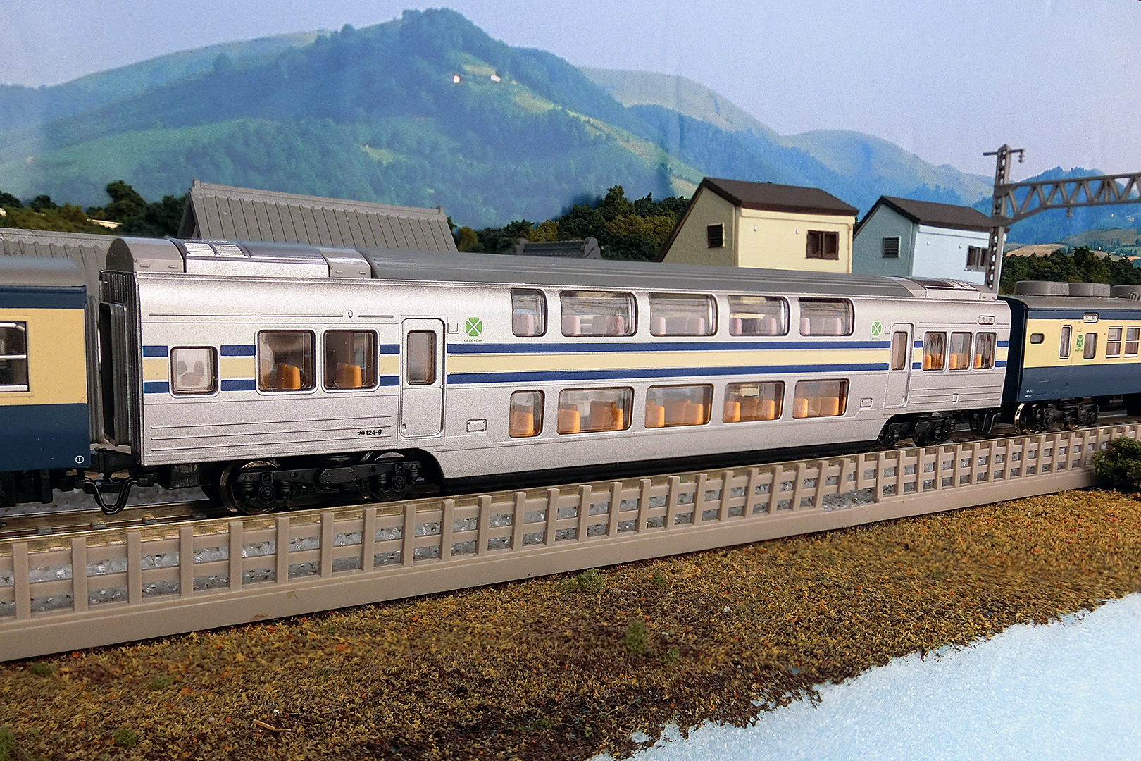 TOMIX 8942 JR電車 サロ124形 (横須賀色) 入線: Nゲージ立川駅